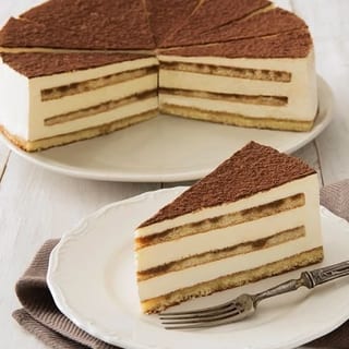 Tradicional Italian Tiramisu (Slice)