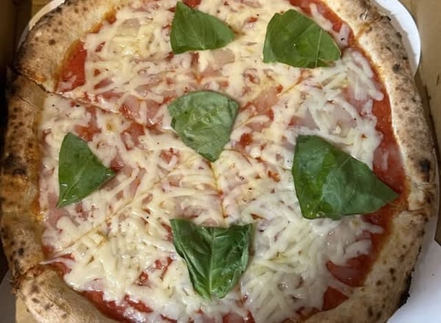 Small Vegan Cheese Margherita.